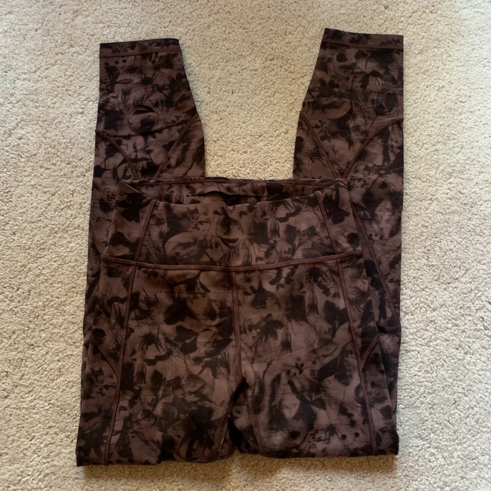 Lululemon in movement leggings